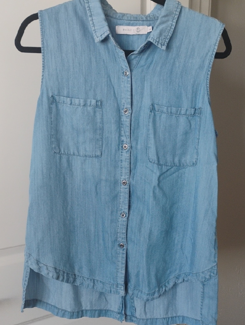 Bill7 Sleeveless Light Blue Denim Button-Down Shirt